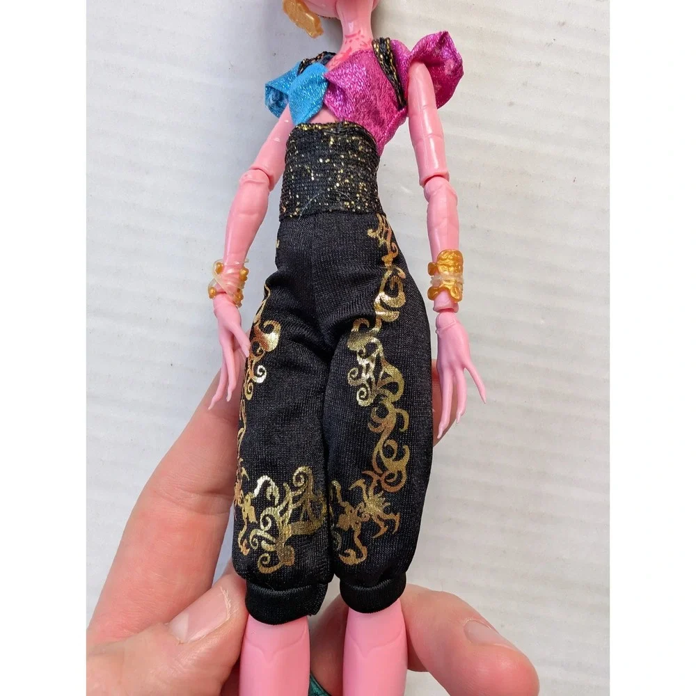 READ Monster High Gigi Grant Doll 13 Wishes w/ Outfit & Shoes Mattel 2013